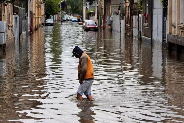 După ploi şi vijelii, urgia naturii ameninţă din nou România. COD GALBEN de inundaţii în mai multe judeţe din ţară