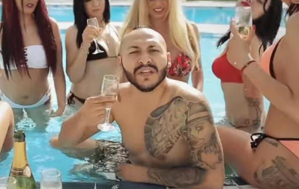 ȘOC în lumea showbiz-ului românesc! Cunoscutul manelist Dani Mocanu este acuzat de proxenetism. Fetele care apăreau în videoclipurile lui erau prostituate