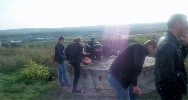 Caz TERIFIANT la Botoşani. Nou născut ucis de o tânără mamă la marginea oraşului. Femeia a venit să le arate polițiștilor locul unde l-a aruncat