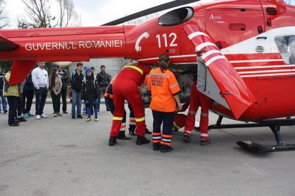 Spaţiile de joacă, o adevărată BOMBĂ CU CEAS pentru cei mici! Un copil de 6 ani a fost luat de SMURD în urmă cu puţin timp