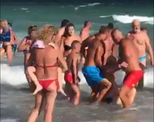 Fostul președinte al Autorității de Supraveghere Financiară, la un pas de înec, la Eforie Nord. Salvamarii l-au scos din valuri