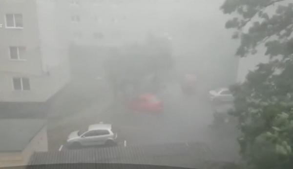 Noi avertismente de furtună, în mai multe județe ale țării