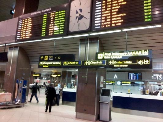 Poliţia, în alertă! Un pakistanez care urma să fie EXPULZAT, a dispărut de pe Aeroportul Otopeni!