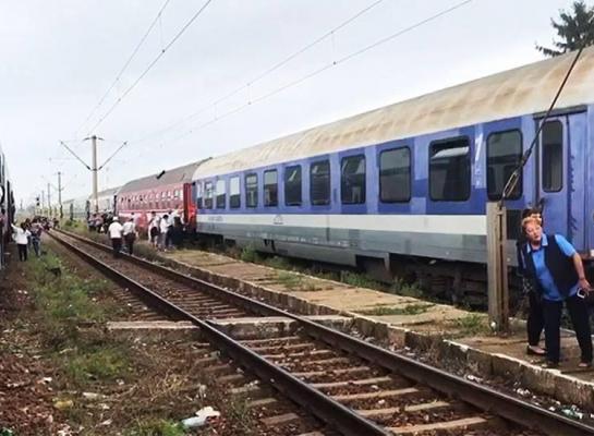 Sute de oameni blocaţi pe calea ferată după ce un bărbat a fost lovit de un tren în apropiere de Bucureşti!