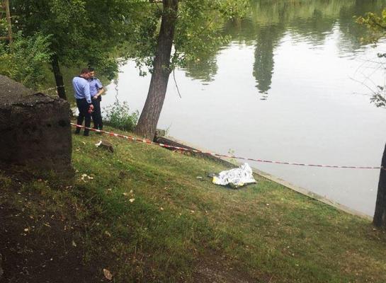 Descoperire MACABRĂ în Parcul Herăstrău din Capitală! Trecătorii au văzut cadavrul şi au sunat la 112 - GALERIE FOTO