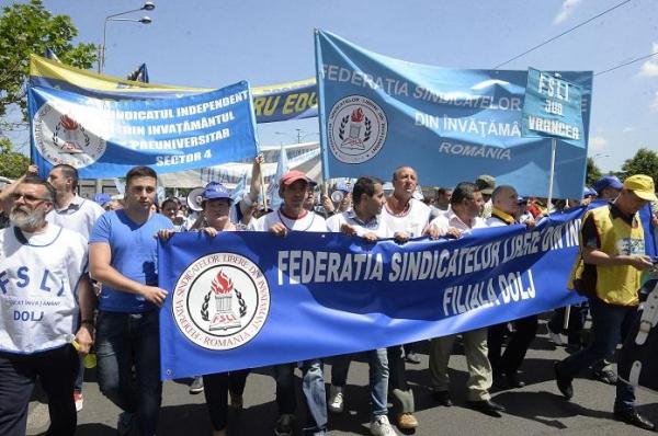 Profesorii anunţă PROTESTE la început de an şcolar! Sindicaliştii din Învăţământ cer negocieri la masa Guvernului