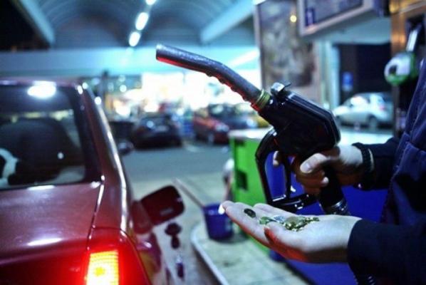 Uraganul din America a scumpit carburanţii din România! Supraacciza va transforma mersul cu maşina într-un lux!