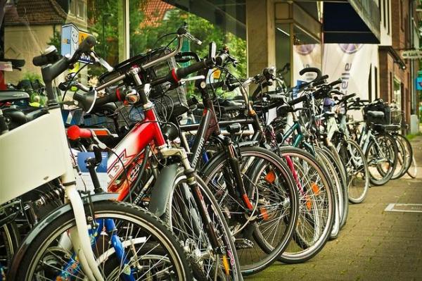 Voucherele pentru biciclete date de Primăria Capitalei, scoase la vânzare pe Internet