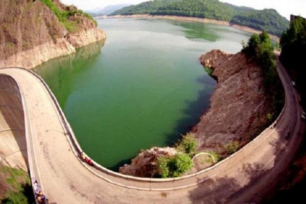 Atenție, șoferi! Poliția anunță căderi masive de pietre de pe versant, pe DN7C, între Curtea de Argeş și Baraj Vidraru