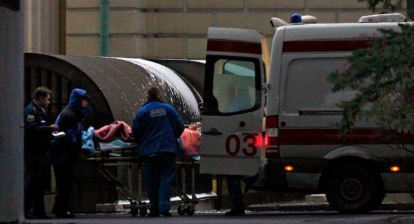 Un adolescent a atacat cu un topor un grup de elevi, apoi a dat foc şcolii în care învăţa (video)