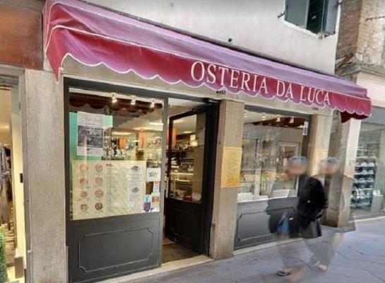 Au comandat trei fripturi și cartofi prăjiți, dar au chemat poliția când au văzut nota de plată