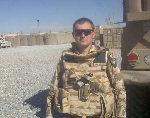 Imaginea ciudată postată de militarul Florin Oprea, cu câteva ore înainte de a-și înjunghia iubita în coaforul din Titu (Foto)