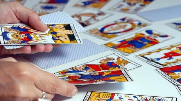 Caz șocant în Italia! O vrăjitoare româncă a păcălit o tânără de 33 de ani să-i plătească 15.000 de euro pentru a o scăpa de "deochi"