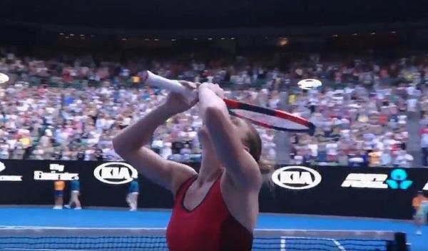 Reacţia incredibilă a Simonei Halep, la câteva secunde după lovitura care a trimis-o, în premieră, în finala Australian Open! (Video)