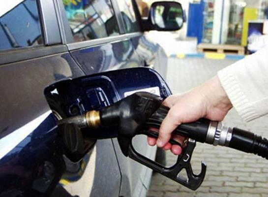 Cum a reuşit un tânăr din Brăila să facă plinul la maşina mamei sale fără să plătească vreun leu