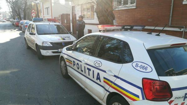 Scene şocante în Capitală, în zona Iancului. O tânără a fost înjunghiată lângă o grădiniţă. Medicii încearcă să o resusciteze (Video)