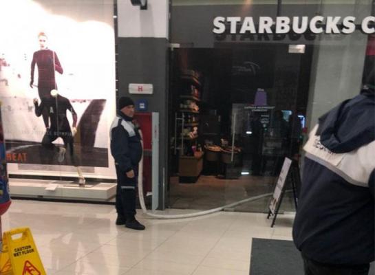Momente de groază la mall după ce un incendiu a izbucnit la cafeneaua Starbucks (Foto)