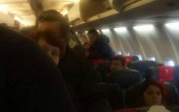 Un avion cu 100 de români la bord a aterizat la Palermo, după ce, din cauza condițiilor meteo, nu a putut ajunge în Catania