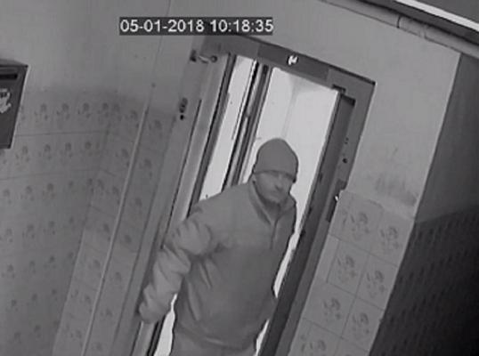 Noi imagini cu pedofilul din lift. Mesajul Poliției Române pentru suspect: 'Te vom găsi! Ești prioritatea noastră!'