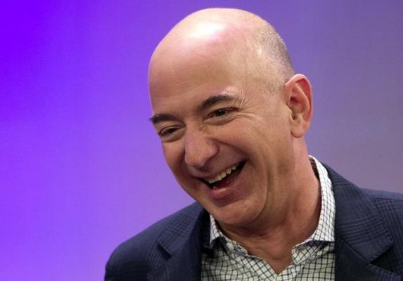 CEO-ul Amazon a devenit cea mai bogată persoană din istorie. Ce avere are Jeff Bezos