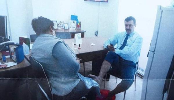 Femeia de serviciu care-l spăla pe picioare pe directorul Rotaru, de la Primăria Tg. Jiu, a explicat ce s-a întâmplat în birou