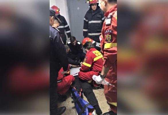 Un tânăr a căzut în gol cu liftul, într-un bloc din Rahova. Operaţiune de salvare contracronometru