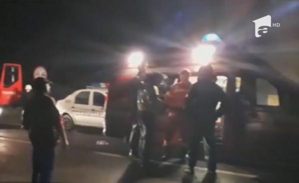 Pompieri intervin la un accident rutier