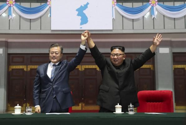 Liderii Coreei de Sud şi Coreei de Nord la summitl bilateral