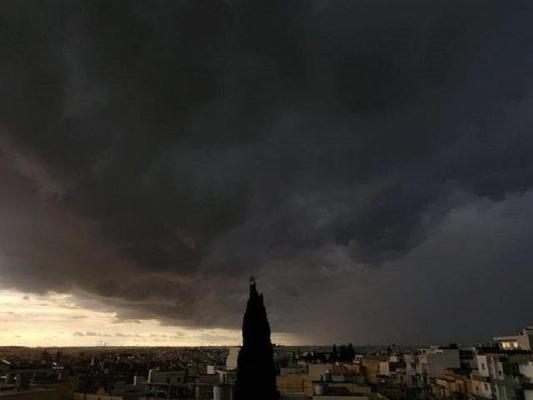 Vremea se răcește brusc în următoarele zile. Ploi şi temperaturi scăzute în toată ţara