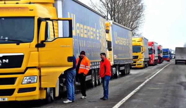 Restricţii în Ungaria. Şoferii de TIR au primit interzis timp de 48 de ore