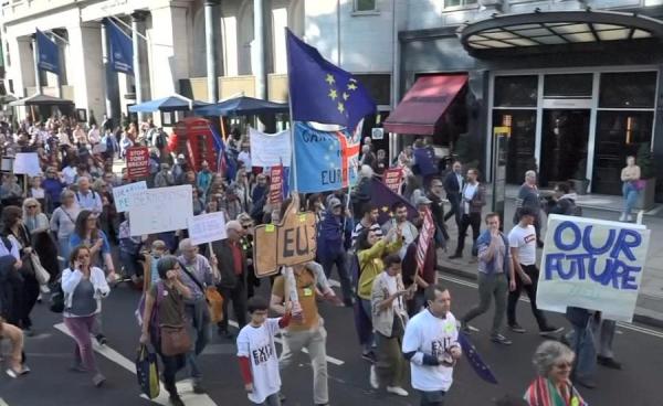 Peste 600.000 de oameni au cerut în stradă, la Londra, un al doilea referendum Brexit (Video)