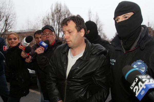 Hacker-ul arădean Guccifer, condamnat la 7 ani de închisoare, va fi eliberat condiționat