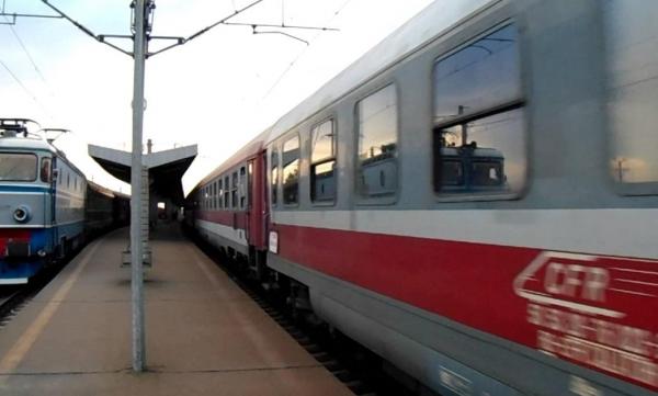 Tragedie într-un tren oprit în Gara de Vest din Ploiești! Un bărbat care venea de la spital a fost găsit mort