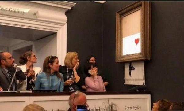 Pictura "Fata cu un balon", de Banksy, făcută bucăți în direct imediat după ce a fost vândută pentru 1,4 milioane de dolari (Video)