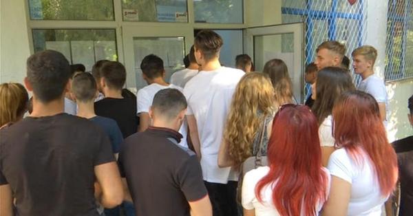 Teste grilă Bac 2019. Confuzie la Ministerul Educației privind introducerea testelor grilă la Evaluarea națională și Bac 2019