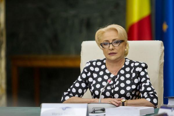 Viorica Dăncilă prezidează o ședință de guvern cu miniștrii din guvernul său