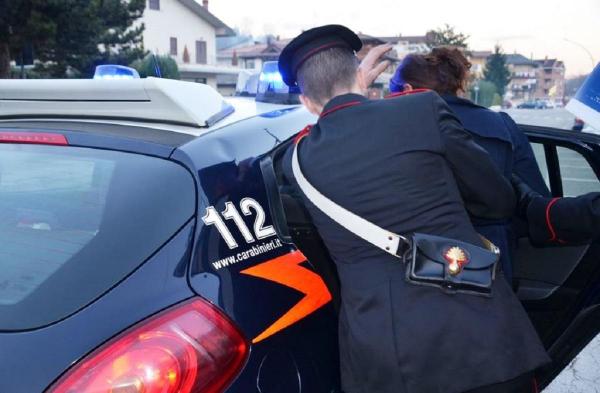 O românca a încercat să deschidă un cont cu date false