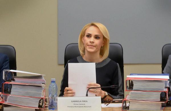 Gabriela Firea la masa de ședință