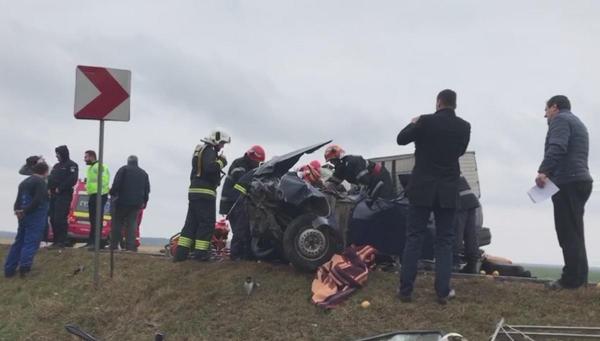 Una dintre mașinile implicate în accident