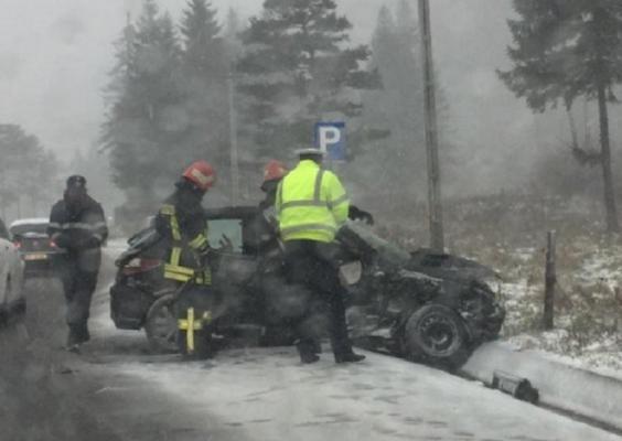 Accident în lanţ pe DN1, în Prahova. Mai mulţi răniţi, patru maşini s-au ciocnit la Româneşti