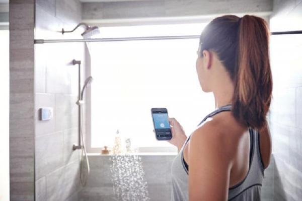 O adolescentă de 17 ani a murit încercând să-și verifice smartphone-ul în timp ce făcea duș