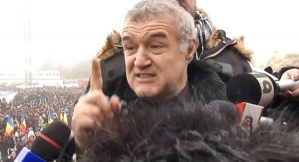 Patronul FCSB nu a lipsit, astăzi, de la slujba de sfințire a Catedralei Mântuirii Neamului