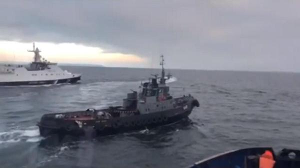 Navă ucraineană lovită de un vas rusesc