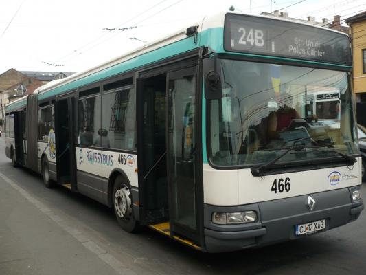 Scandal la Cluj, după ce șoferul unui autobuz a încuiat călătorii în mașină