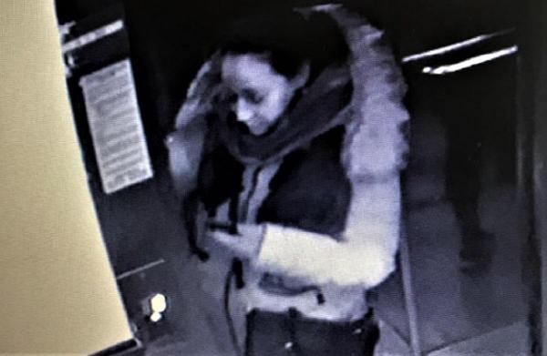 O tânără din Cluj a făcut rost de o sumă uriașă cu o minciună aproape imposibil de crezut. Este căutată de Poliție (Video)