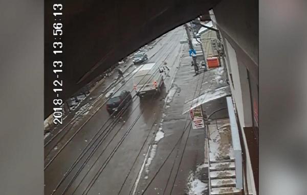 Video cu momentul în care o fetiță de 12 ani din Suceava e lovită pe trecerea de pietoni de un șofer de 24 de ani