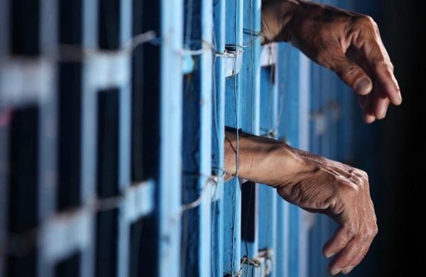 Bătrânel de 80 de ani din Botoșani se pierde cu firea, lovește un bărbat, primește 4 ani de pușcărie