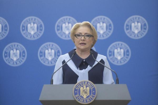 Guvernului i se reproşează numărul mare de ministere, de secretari şi de subsecretari de stat plătiţi regeşte