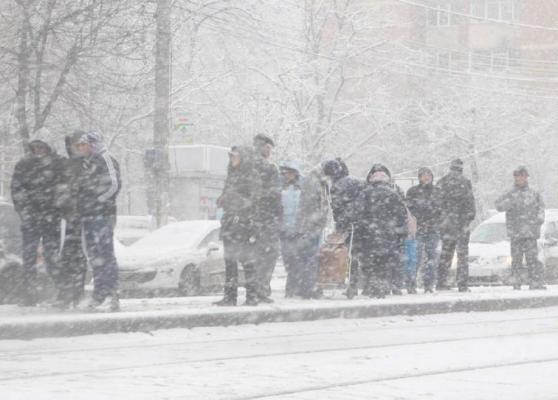 Administraţia Naţională de Meteorologie a emis o informare de ninsori, lapoviță, ploi și polei, valabilă începând de astăzi, până duminică seară