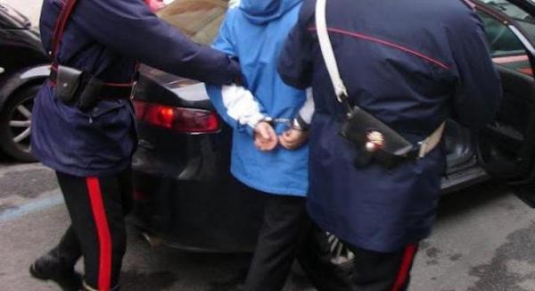 Interlop român căutat cu mandat european de arestare, găsit la pont în Trentinara, în cabana de la munte